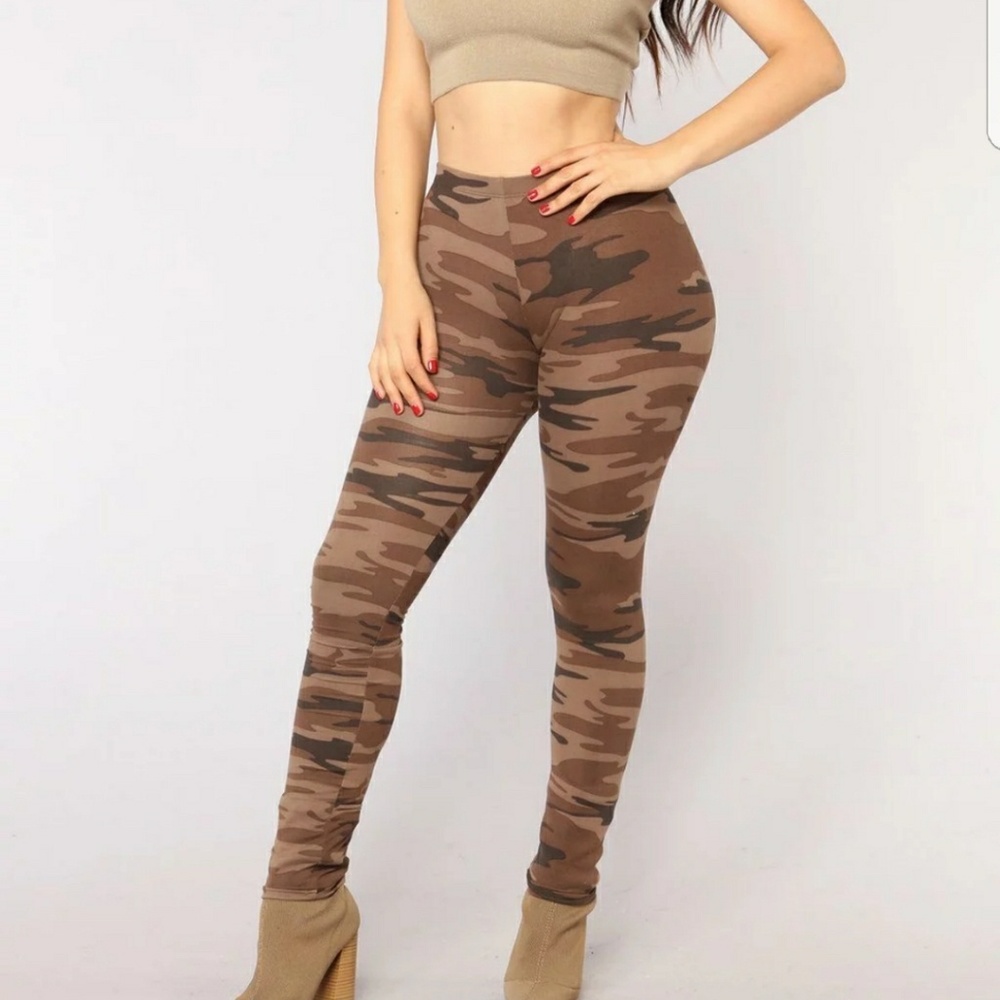Fashion nova camo leggings